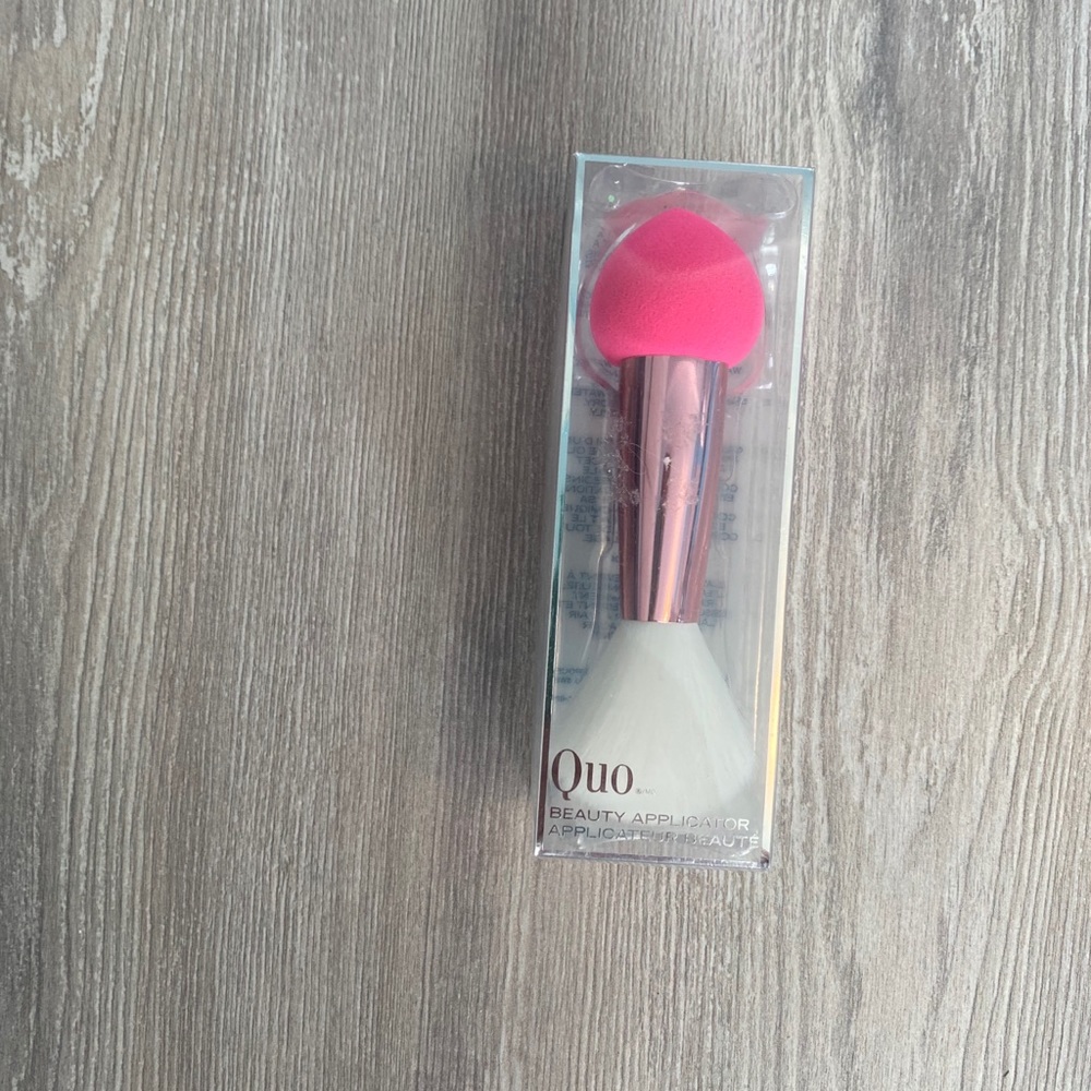 NWT quo make up brush and sponge